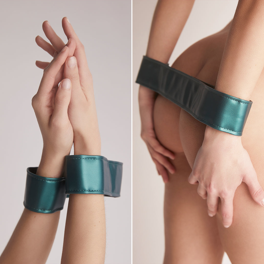 Strap-on-me - Curious holographic harness