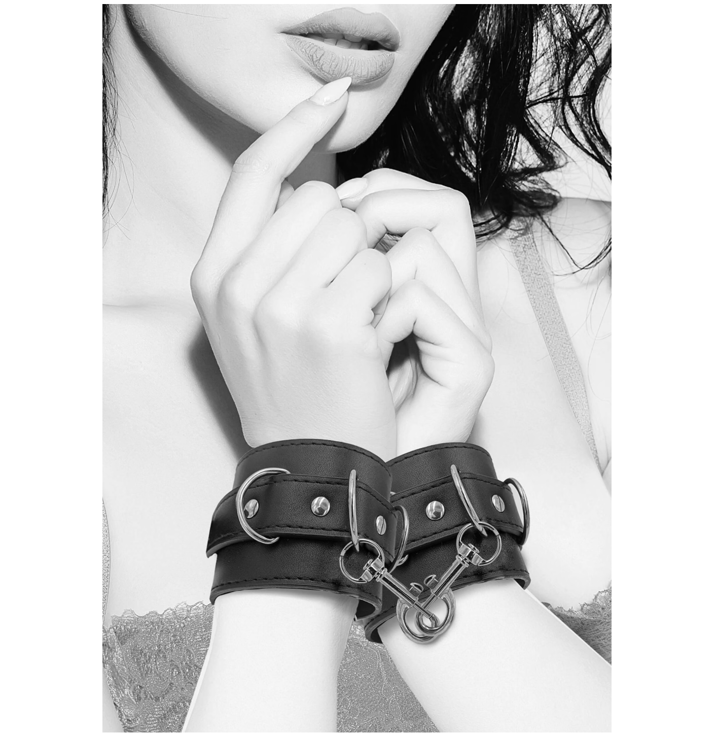 Menottes en cuir pour main ou chevilles par Ouch!