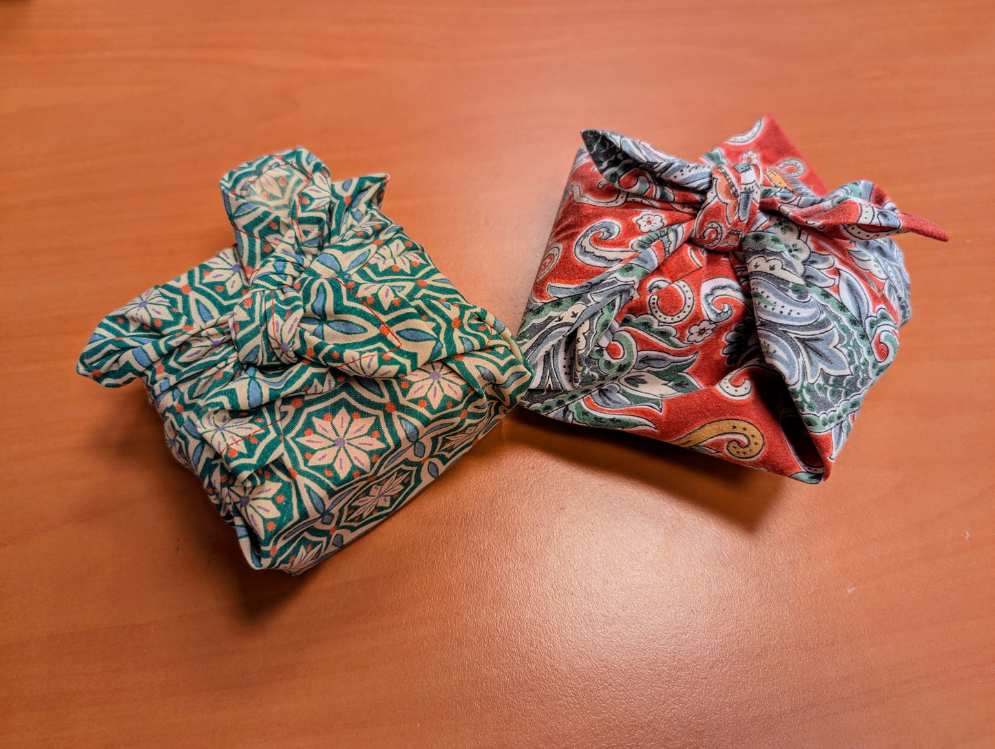 Furoshiki upcyclé : l’emballage cadeau zéro déchet !