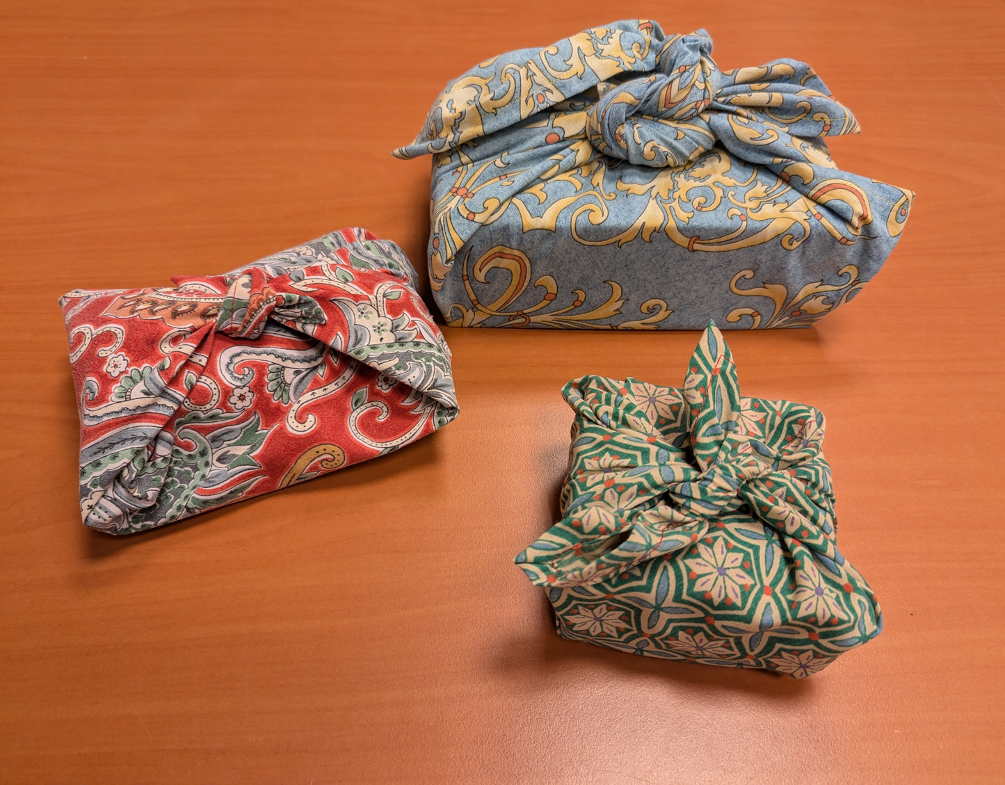 Furoshiki upcyclé : l’emballage cadeau zéro déchet !