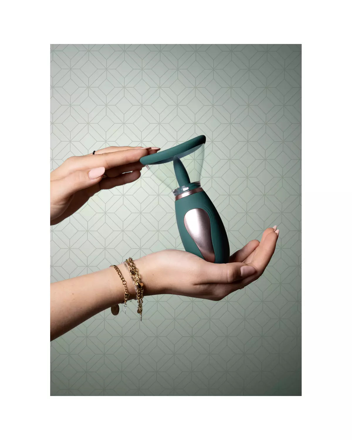Enhance, pompe pour vulve et seins