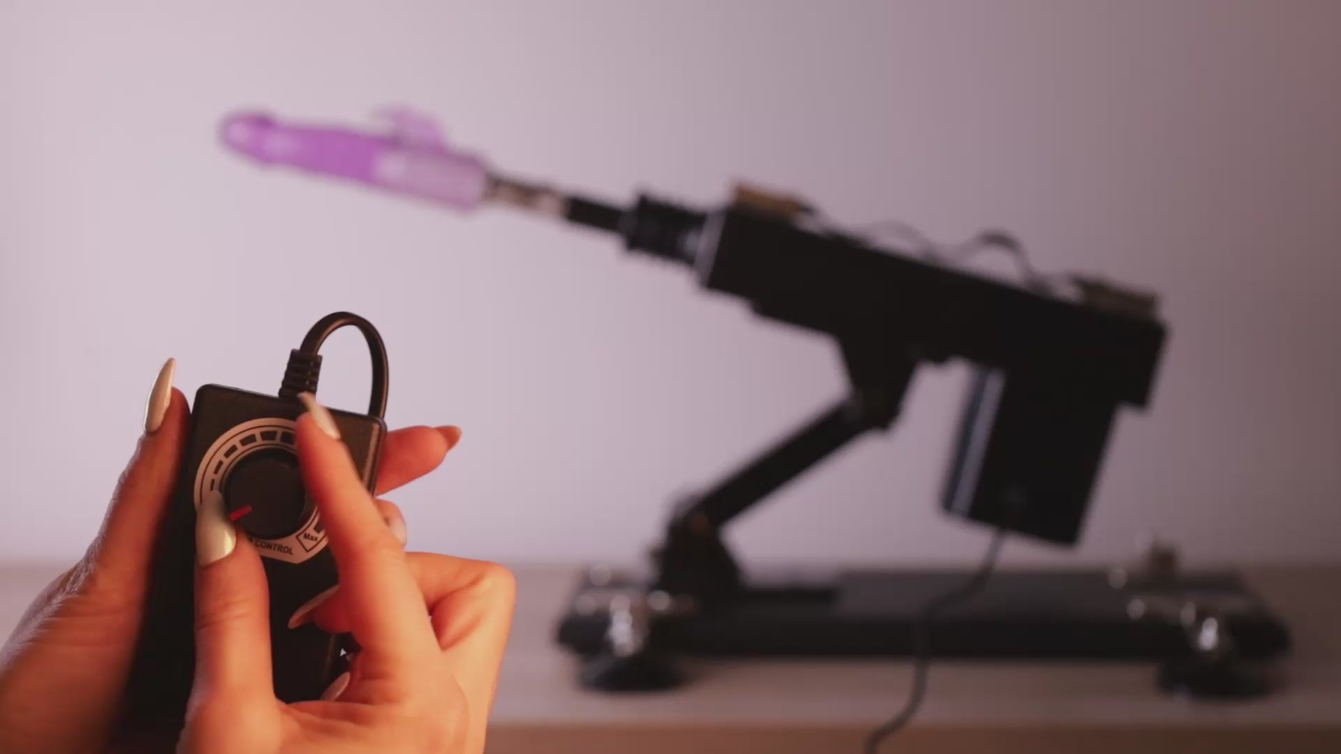 Charger la vidéo : Fucking machine anale ou vaginale de Love and Vibes - Sans godes